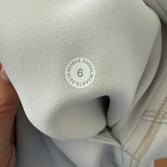 NWOT Lululemon On the Fly Woven Skirt Silverstone Size 6 - Picture 6 of 6